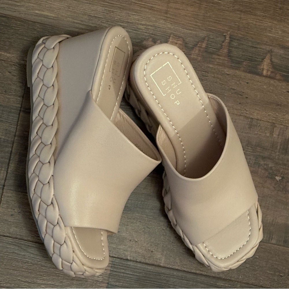 Shu Shop wedge with braided trim. Tan.